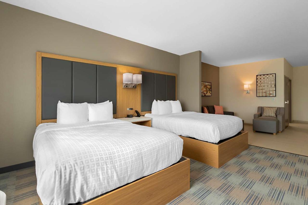 La Quinta Inn & Suites By Wyndham Coralville Iowa City Buitenkant foto