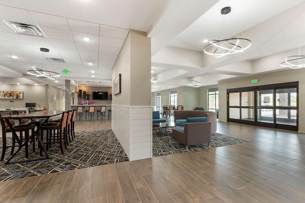 La Quinta Inn & Suites By Wyndham Coralville Iowa City Buitenkant foto
