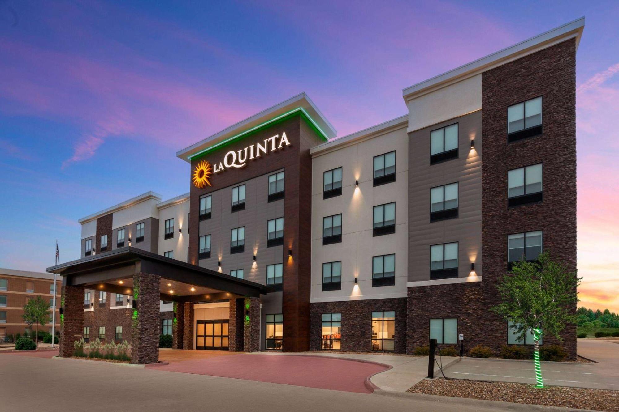 La Quinta Inn & Suites By Wyndham Coralville Iowa City Buitenkant foto