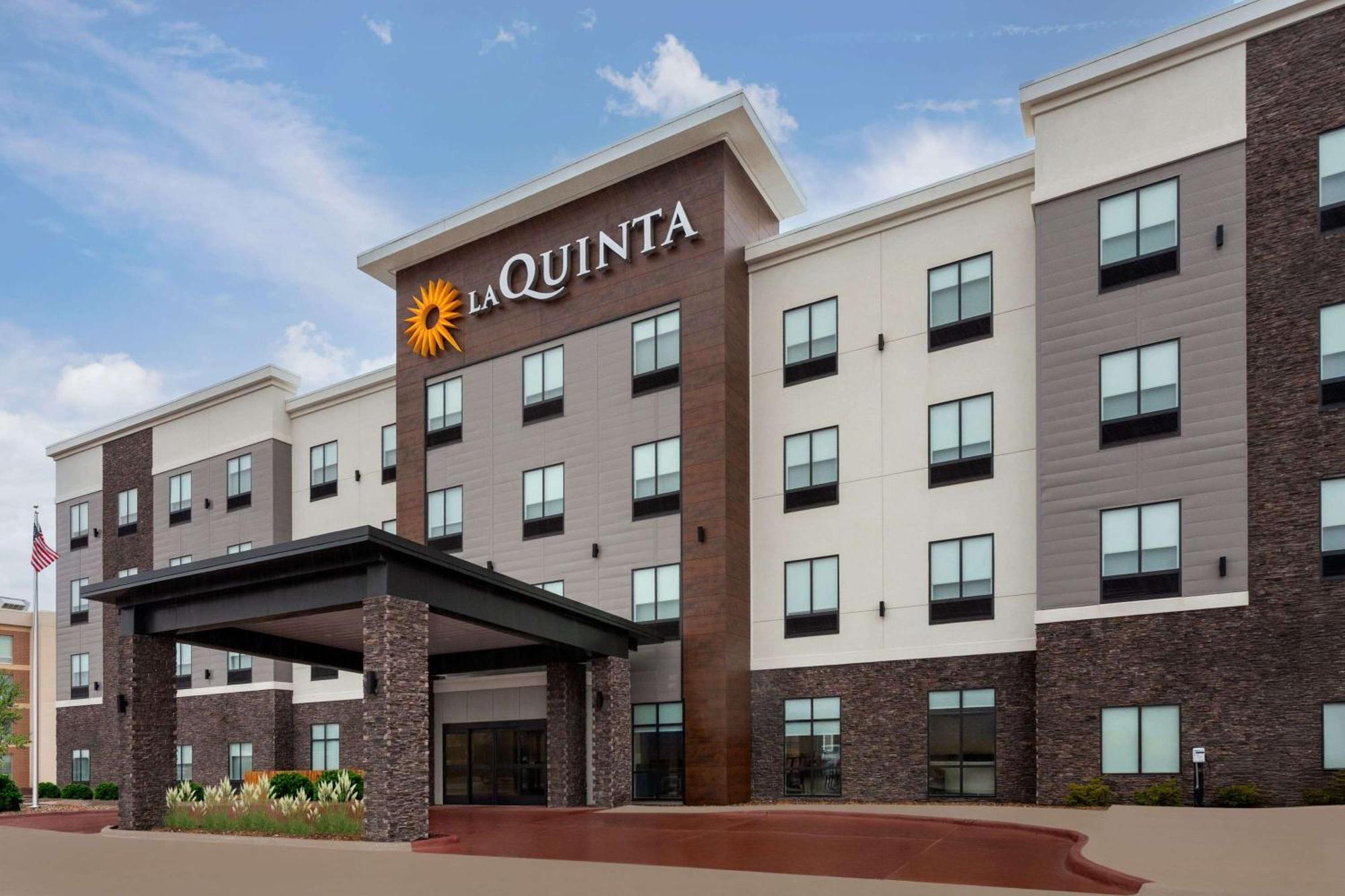 La Quinta Inn & Suites By Wyndham Coralville Iowa City Buitenkant foto